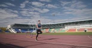 梅西不是不防守，而是将更多的精力都投入到进攻中去了！